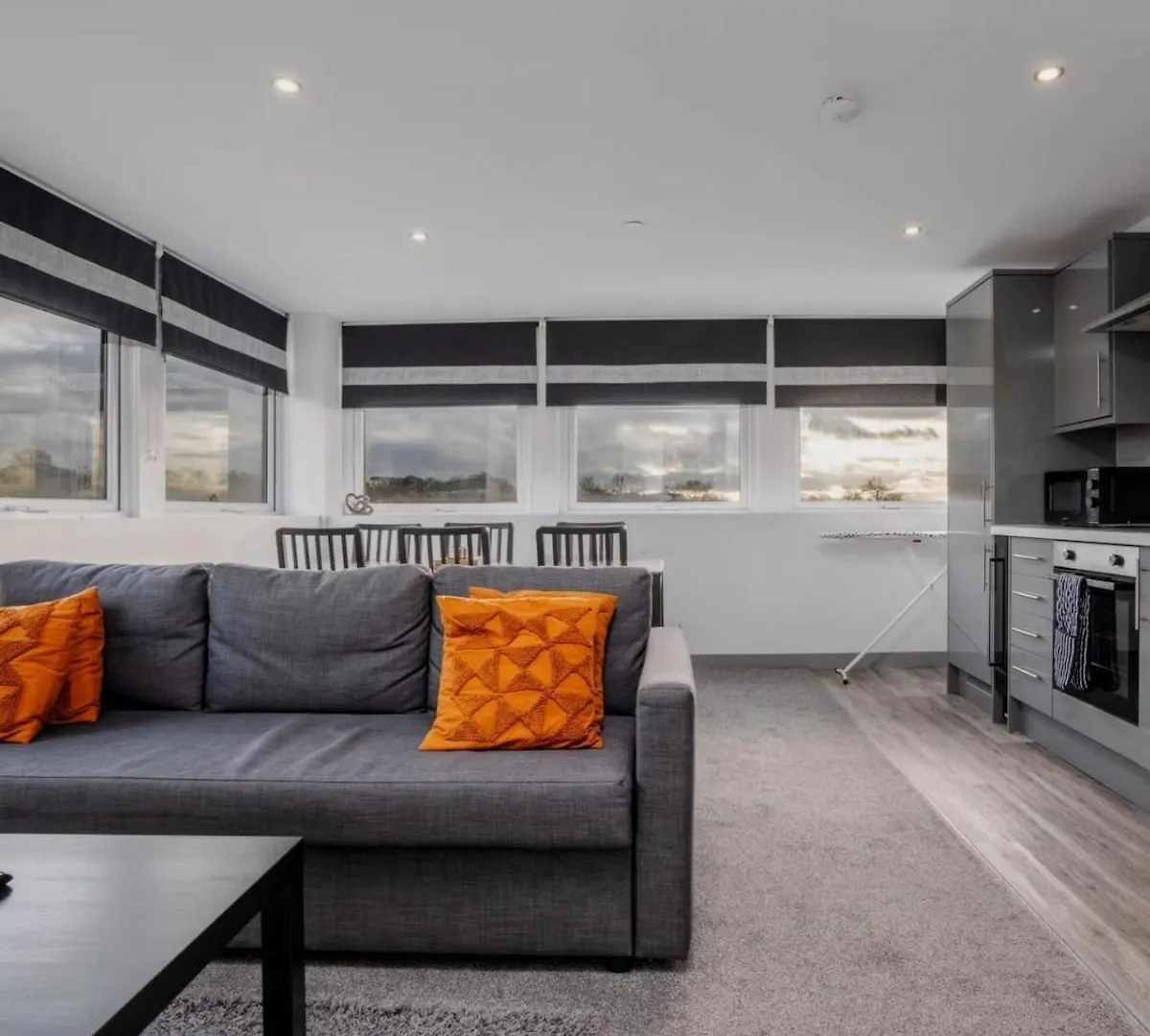 Two Bedroom Flat By Brookland Stays Serviced Accommodation Short Lets Leeds With Free Wifi Yeadon Apartment