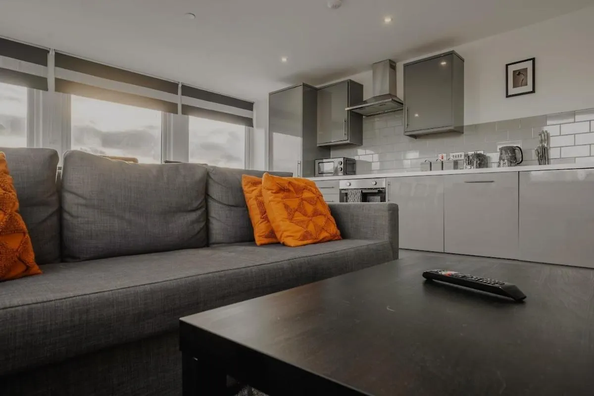 Two Bedroom Flat By Brookland Stays Serviced Accommodation Short Lets Leeds With Free Wifi Yeadon Apartment